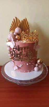 Customized cakes image 1