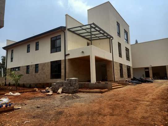 5 Bed House with En Suite at Runda image 8