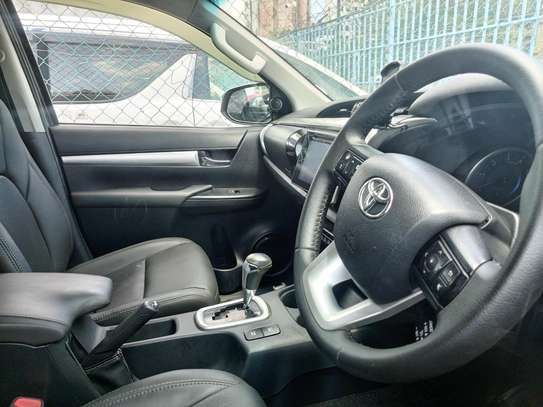 Toyota Hilux double 4*4 image 5