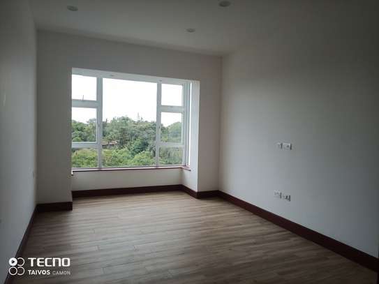 3 Bed Apartment with En Suite at 6Th Avenue image 6