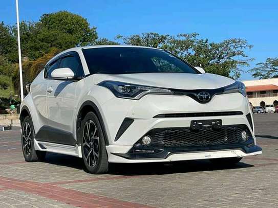 Toyota CH-R pearl image 12