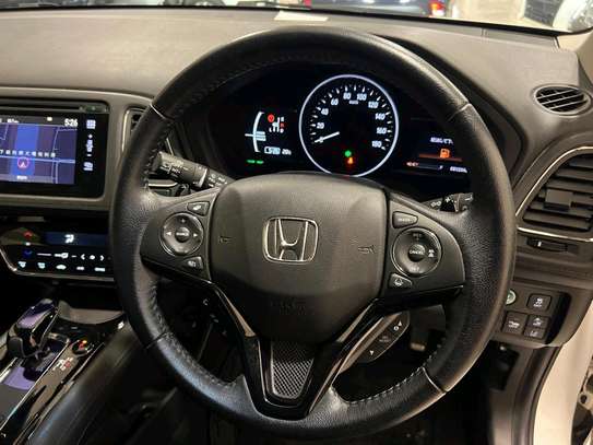 Honda Vezel hybrid white 2017 2wd image 6