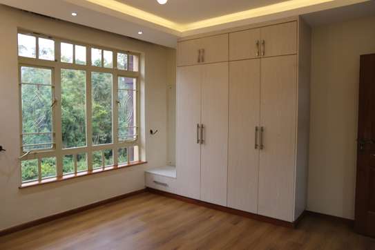 9 Bed House with En Suite at Rosslyn image 11
