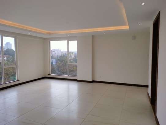 3 Bed Apartment with En Suite at Few Minutes Drive To Gigiri image 2