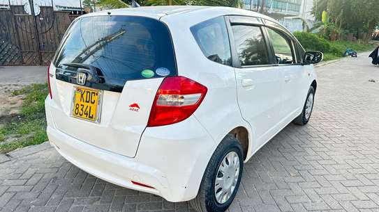 Honda Fit white KDC image 3