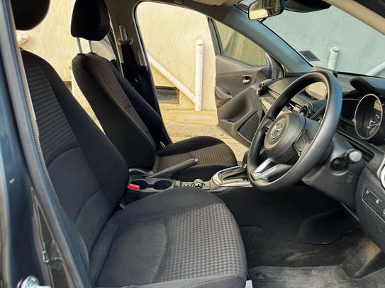 MAZDA DEMIO image 10