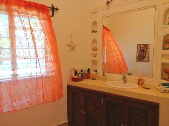 Furnished 2 Bed Apartment with En Suite at Malindi Town image 5