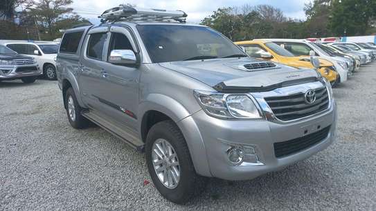 Toyota hilux double cabin image 2