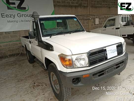Clean Toyota Landcruiser (2014) Pickups AVAILABLE FOR SALE image 1