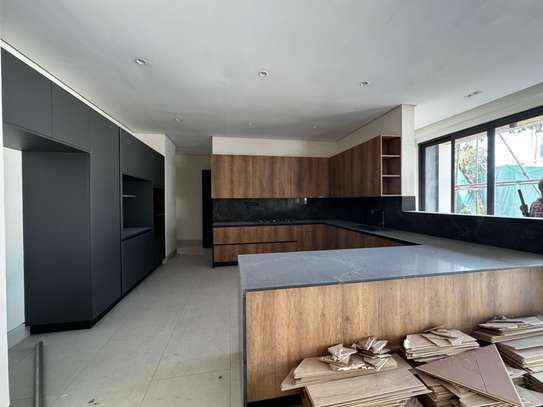 5 Bed Townhouse with En Suite in Westlands Area image 15