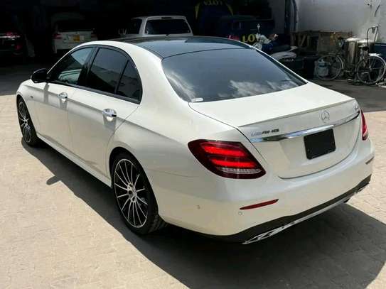 Mercedes E43 sunroof image 6