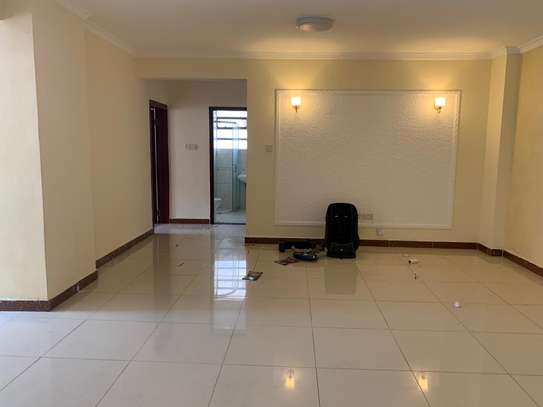 2 bedroom apartment master ensuite with a Dsq image 2