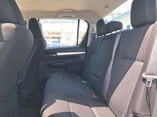 TOYOTA HILUX image 8