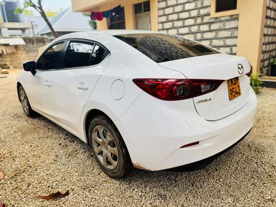 Mazda Axela image 3
