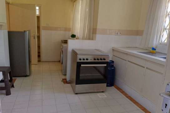 3 Bed Apartment with En Suite in Kilimani image 15