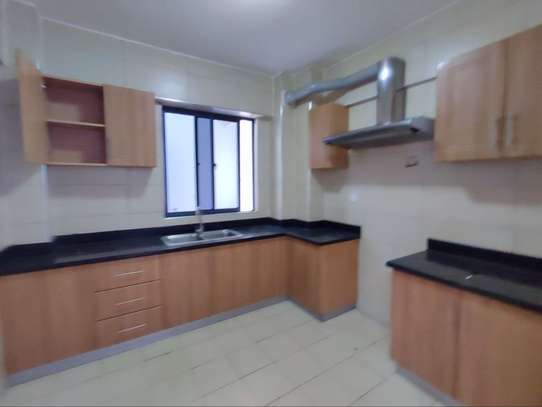 3 Bed Apartment with En Suite in Kilimani image 9