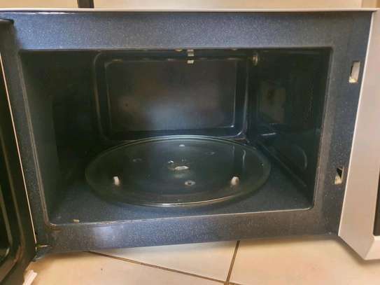 MICROWAVE OVEN image 2