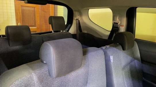 Toyota sienta hybrid seater 2019model image 2