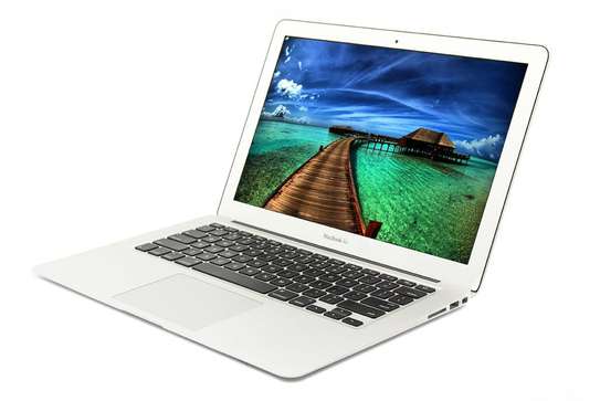 Macbook Air A1466 Core i5 4gb ram 256ssd 13.3 inches image 2