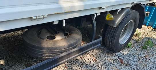 Mitsubishi Fuso canter manual diesel 2017 image 5