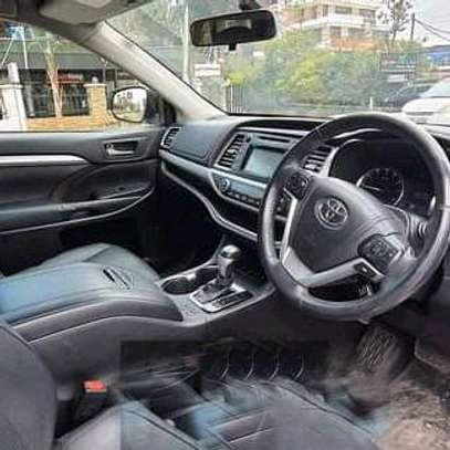 Toyota kluger image 3