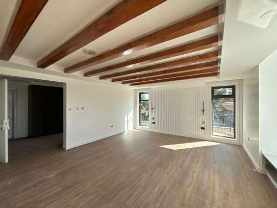 5 Bed House with En Suite in Runda image 4