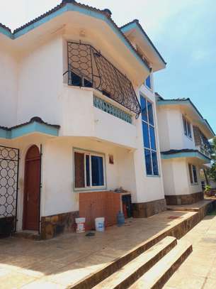 6 Bed House with En Suite in Shanzu image 6