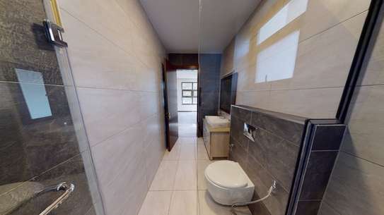 4 Bed Apartment with En Suite in General Mathenge image 8