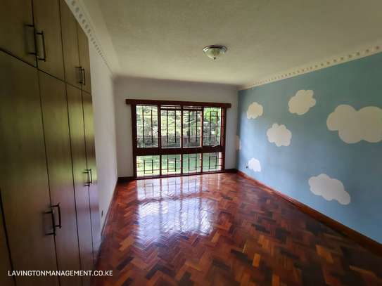 4 Bed House with En Suite at Lavington Green image 17