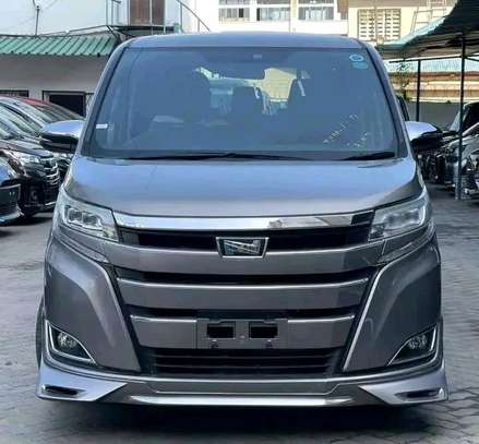 Toyota Noah WXB Grey 2018 image 1
