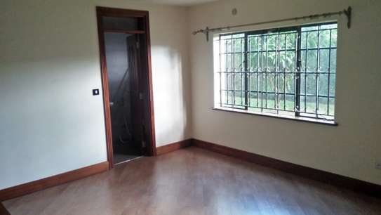 4 bedroom house for rent in Gigiri image 9