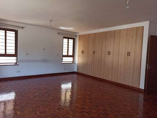 5 Bed Townhouse with En Suite in Lavington image 4