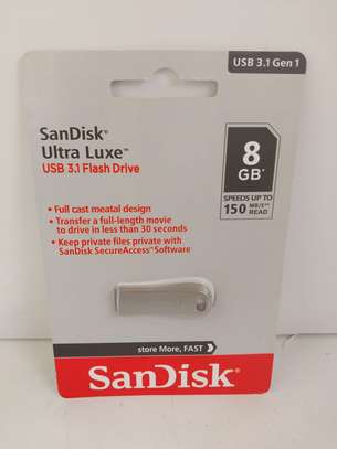 SanDisk 8GB Flash Drive Ultra Luxe image 3