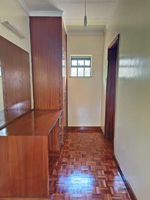 5 Bed House with En Suite at Glory Drive image 7