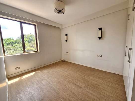 Serviced 2 Bed Apartment with En Suite in Riverside image 11
