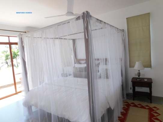 4 Bed Villa with En Suite in Kikambala image 7