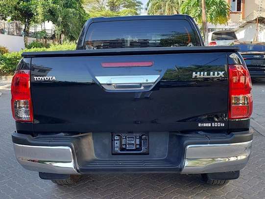 Toyota Hilux double cabin black 2018 image 10