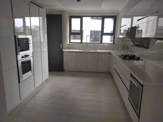 3 Bed Apartment with En Suite in Riverside image 20
