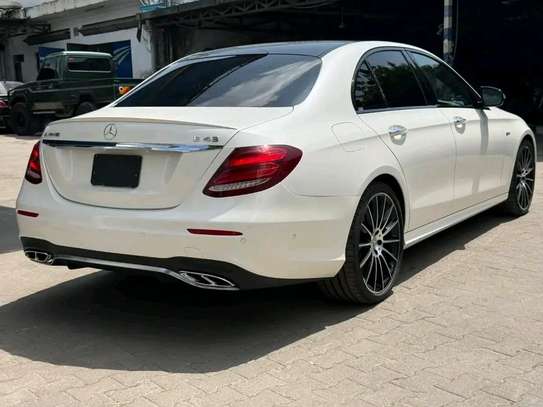 Mercedes E43 sunroof image 8