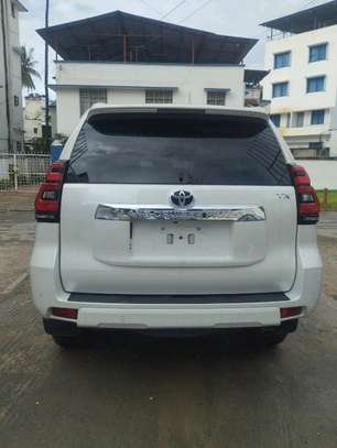 Toyota land cruiser prado Diesel TX white 2018 image 8