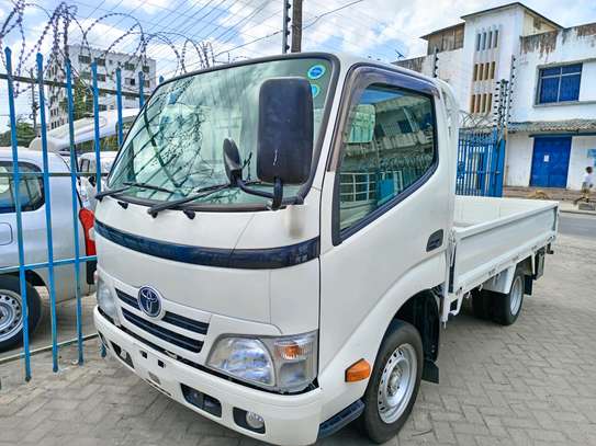 Toyota Dyna pearl white image 7
