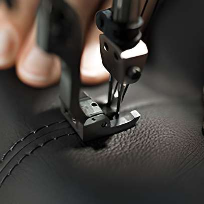 Office Sofa: Metallic Frame Leather Office Sofa image 4