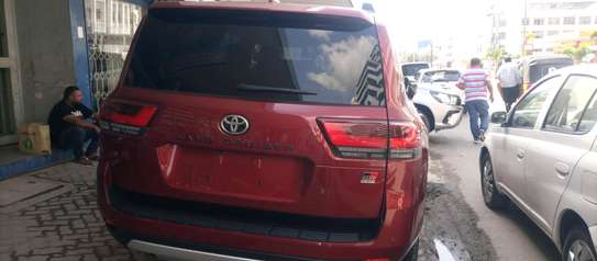 TOYOTA LAND CRUISER V8 image 2