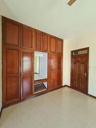 5 Bed Townhouse with En Suite in Nyali Area image 14