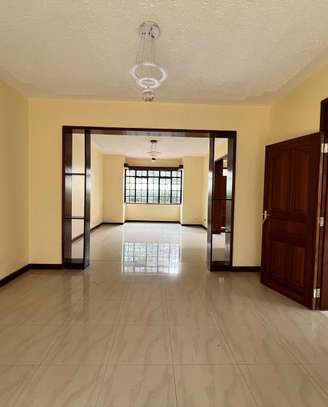 4-bedroom townhouse to let image 2