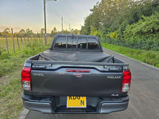 TOYOTA HILUX DOUBLE CAB image 6