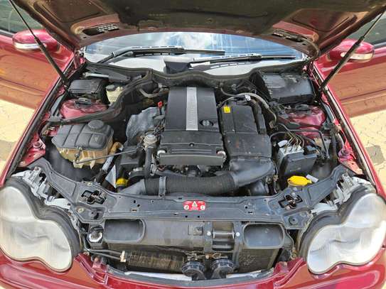 Mercedes Benz c200 image 9