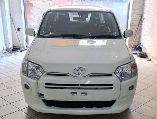 Toyota probox pearl white image 2