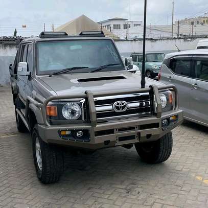 Toyota landcruiser cabin image 3