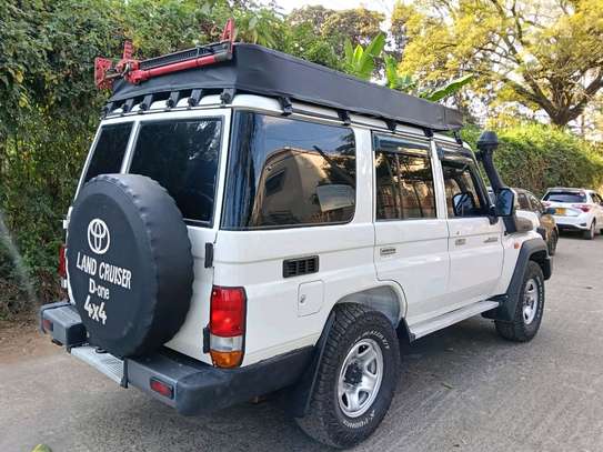 TOYOTA LAND CRUISER HARDTOP 5 DOOR image 5